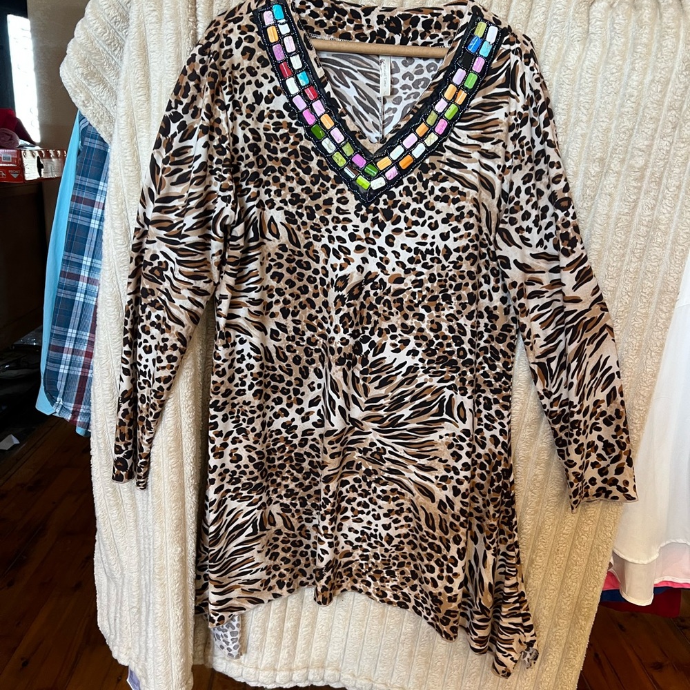 Chic Leopard Print V-Neck Tunic with Colorful Beaded Detail